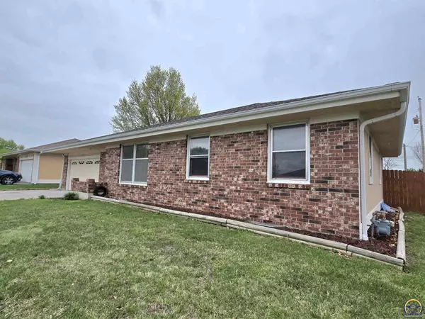 1617 SE 38th TER, Topeka, KS 66609