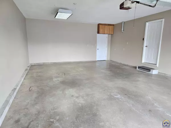 1617 SE 38th TER, Topeka, KS 66609