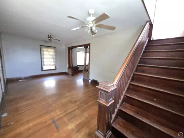 318 SW 14th ST, Topeka, KS 66612