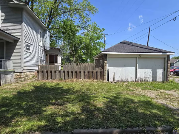 318 SW 14th ST, Topeka, KS 66612