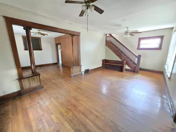 318 SW 14th ST, Topeka, KS 66612