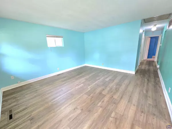 3109 SE Bryant ST, Topeka, KS 66605