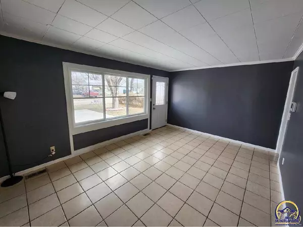 905 SE 33rd ST, Topeka, KS 66605