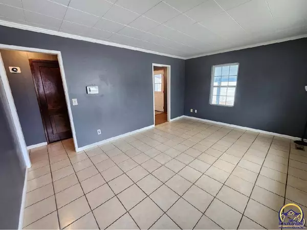 905 SE 33rd ST, Topeka, KS 66605