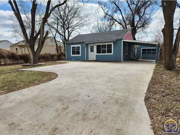 905 SE 33rd ST, Topeka, KS 66605