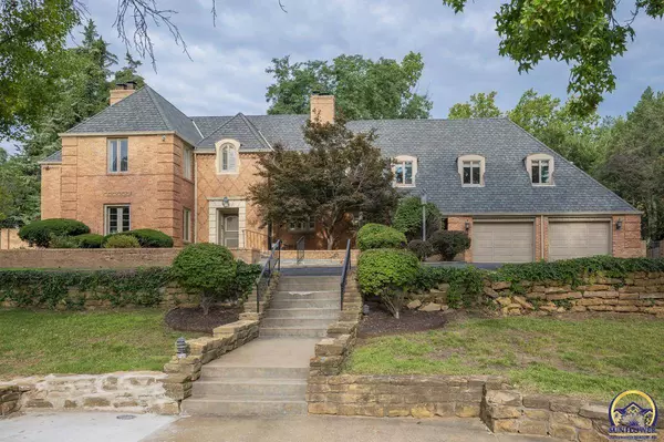 1533 SW Stratford RD, Topeka, KS 66604