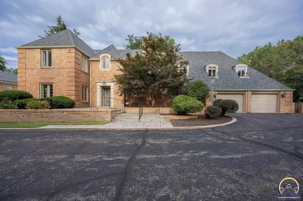 1533 SW Stratford RD, Topeka, KS 66604