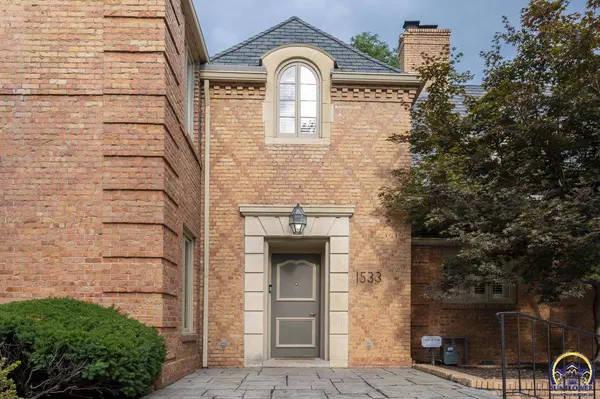 1533 SW Stratford RD, Topeka, KS 66604