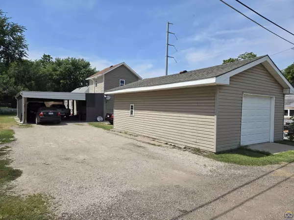 206 SE Klein ST, Topeka, KS 66607