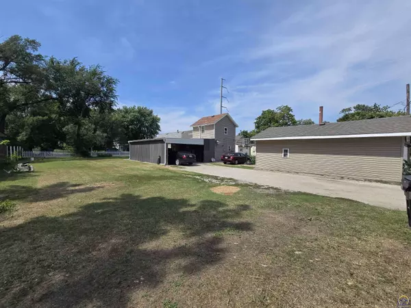 206 SE Klein ST, Topeka, KS 66607
