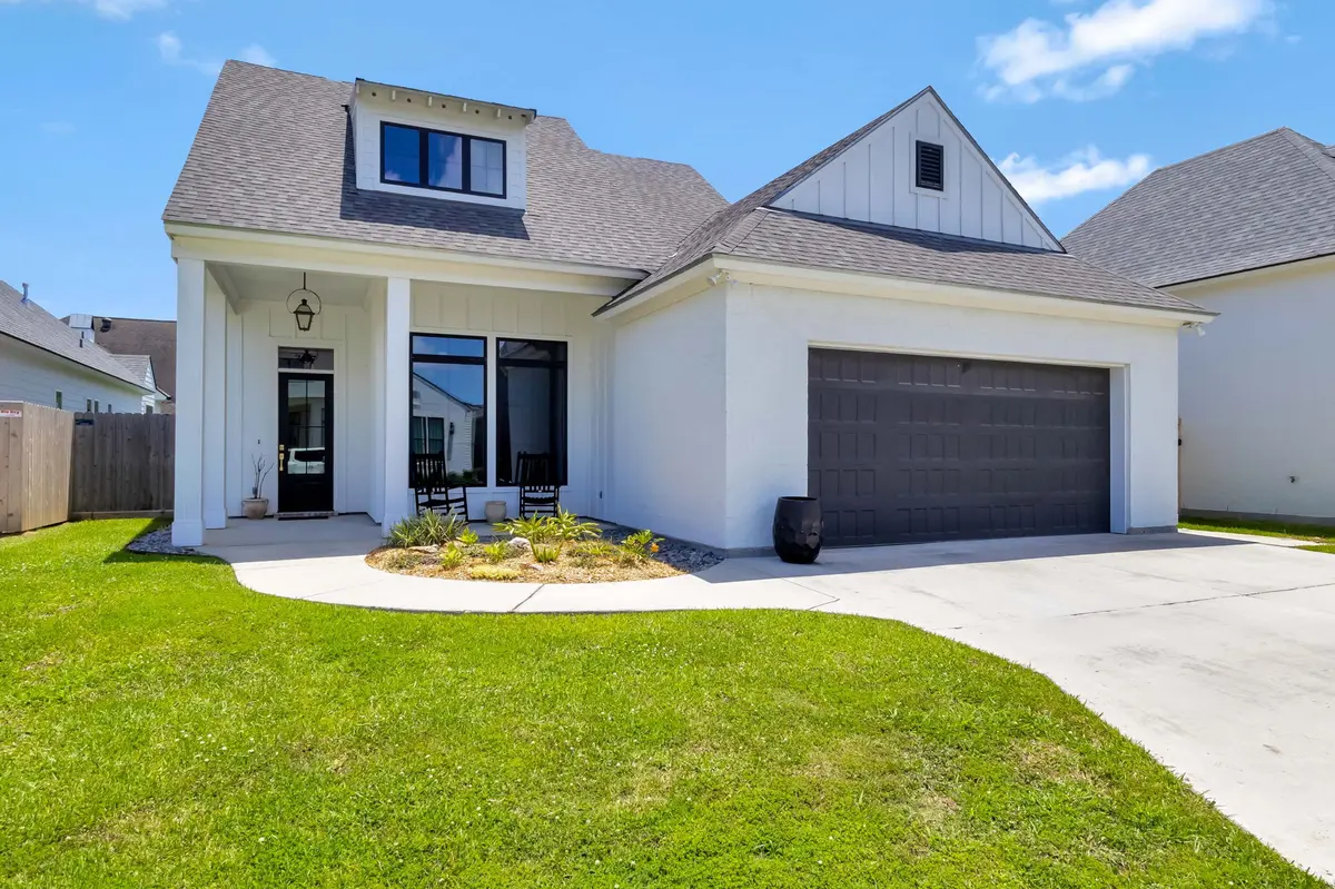 307 Harvest Creek Ln, Lafayette, LA 70508-5862