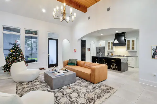 307 Harvest Creek Ln, Lafayette, LA 70508-5862