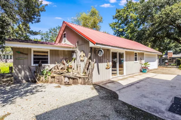 Breaux Bridge, LA 70517,1062 Evangeline Street