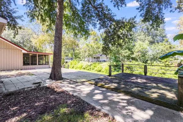 Breaux Bridge, LA 70517,1062 Evangeline Street