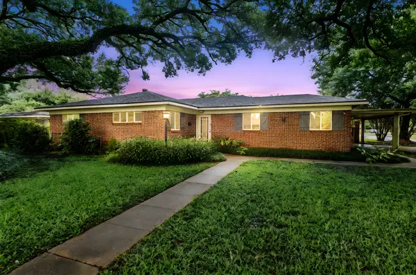 102 White Cir, Lafayette, LA 70506-3258