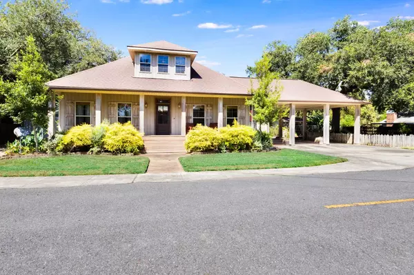 1062 Evangeline Street, Breaux Bridge, LA 70517