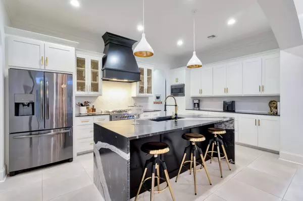 307 Harvest Creek Ln, Lafayette, LA 70508-5862