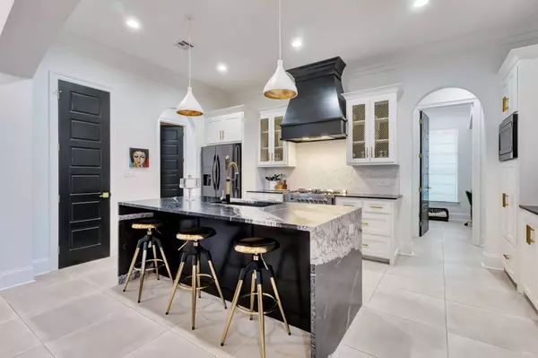 307 Harvest Creek Ln, Lafayette, LA 70508-5862