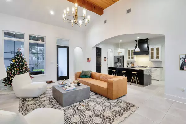 307 Harvest Creek Ln, Lafayette, LA 70508-5862