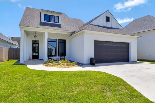 307 Harvest Creek Ln, Lafayette, LA 70508-5862