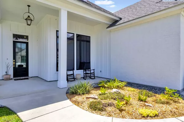 307 Harvest Creek Ln, Lafayette, LA 70508-5862