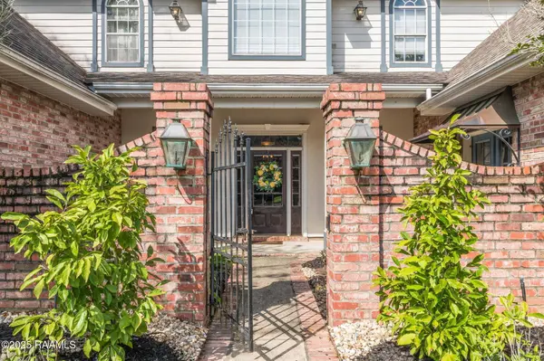 204 Parliament DR, Lafayette, LA 70506