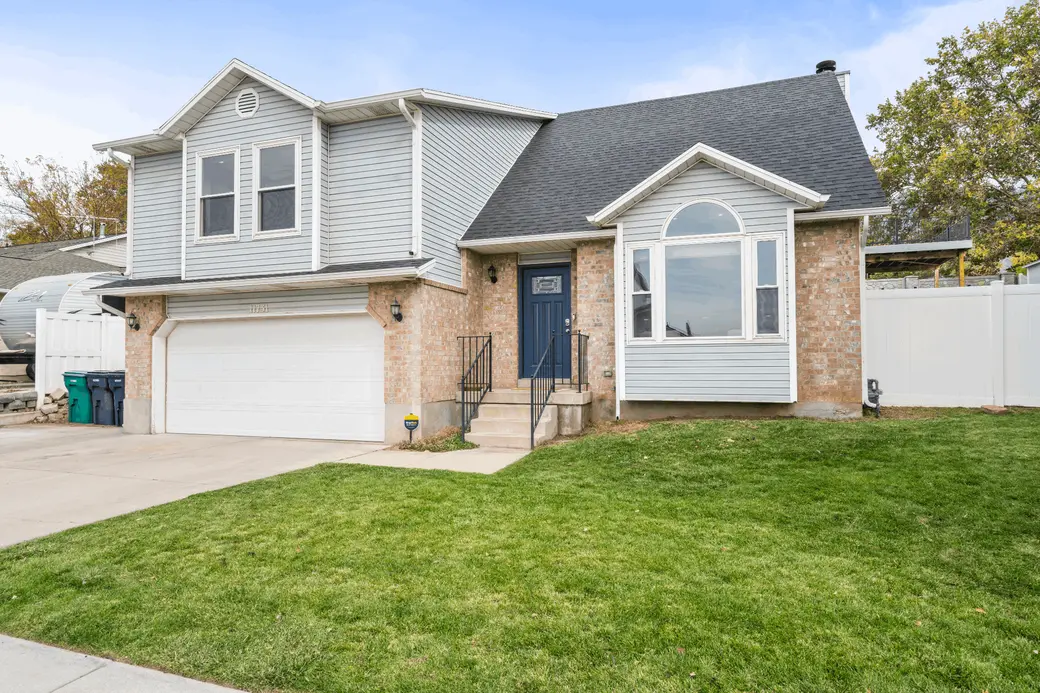 Welcome Home to 11731 S Canberra Dr, Sandy