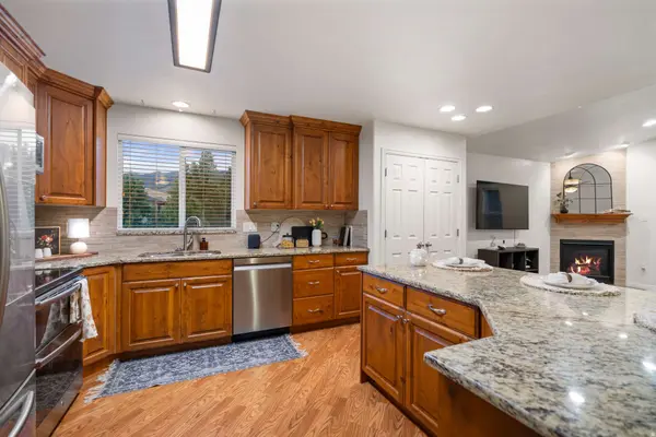 58 N COUNTRY BEND RD, Farmington, UT 84025