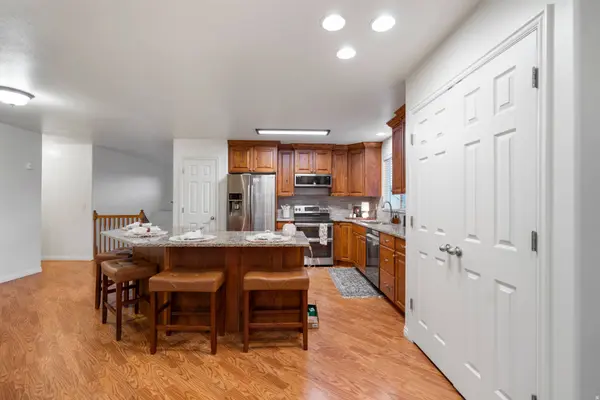 58 N COUNTRY BEND RD, Farmington, UT 84025