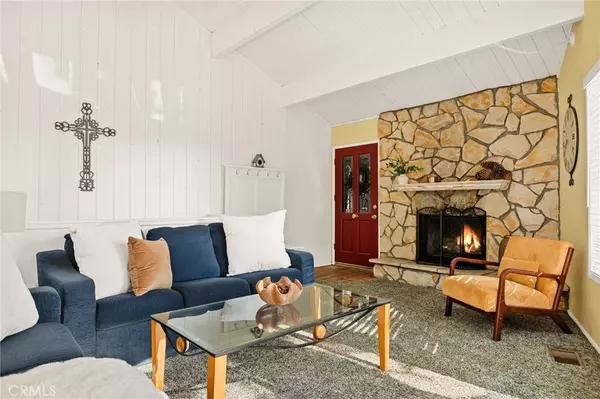 699 Pinnacle DR, Lake Arrowhead, CA 92325