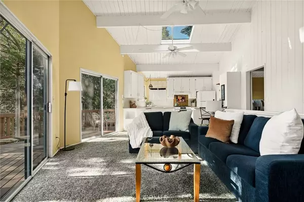 699 Pinnacle DR, Lake Arrowhead, CA 92325