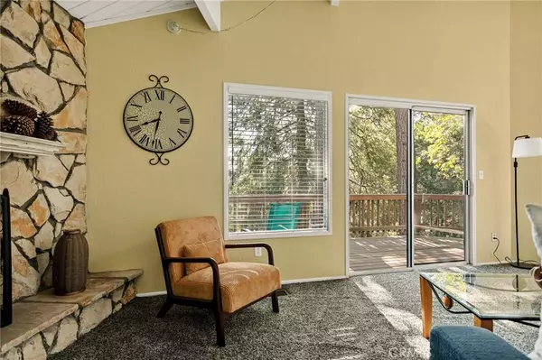 699 Pinnacle DR, Lake Arrowhead, CA 92325