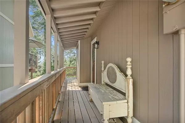 699 Pinnacle DR, Lake Arrowhead, CA 92325