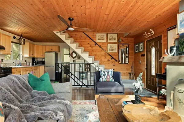 446 Cedarbrook DR, Lake Arrowhead, CA 92391