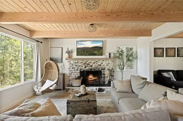 325 Primrose CIR, Lake Arrowhead, CA 92352