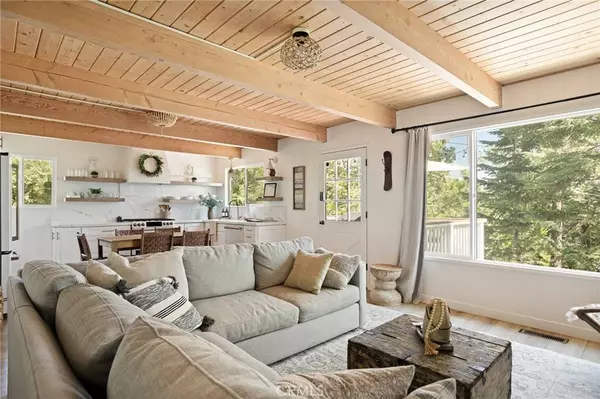 325 Primrose CIR, Lake Arrowhead, CA 92352