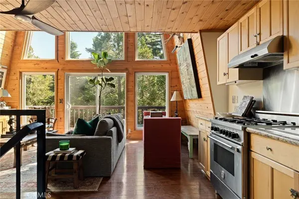 446 Cedarbrook DR, Lake Arrowhead, CA 92391