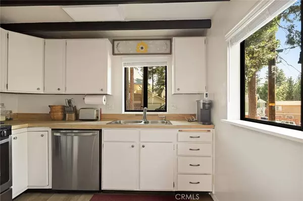 2398 Whispering Pines DR, Running Springs, CA 92382