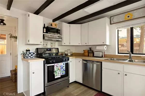 2398 Whispering Pines DR, Running Springs, CA 92382