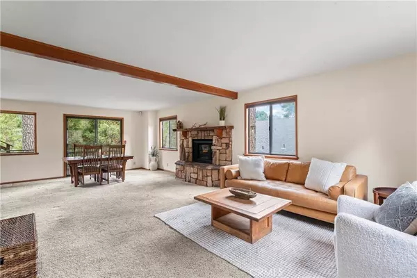 24259 Zurich DR, Crestline, CA 92325