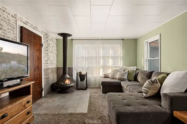 25616 Hi LN, Twin Peaks, CA 92391