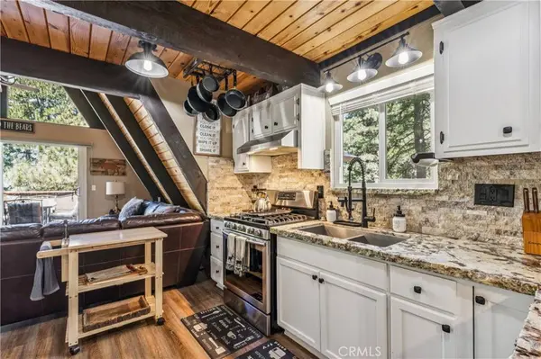 30834 Live Oak, Running Springs, CA 92382