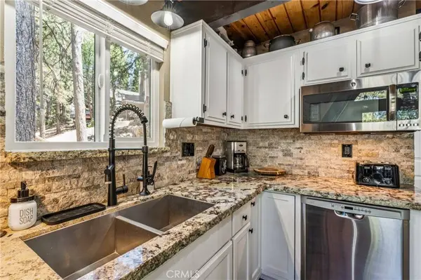 30834 Live Oak, Running Springs, CA 92382
