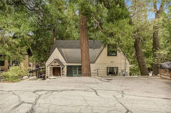 247 Oak DR, Lake Arrowhead, CA 92352
