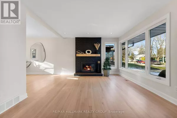 942 ELSETT DRIVE, Ottawa, ON K1G2S9