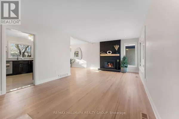 942 ELSETT DRIVE, Ottawa, ON K1G2S9