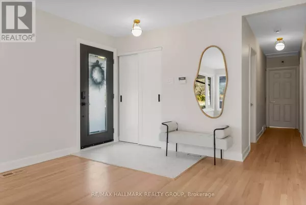 942 ELSETT DRIVE, Ottawa, ON K1G2S9