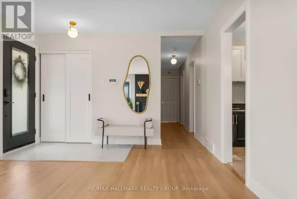 942 ELSETT DRIVE, Ottawa, ON K1G2S9