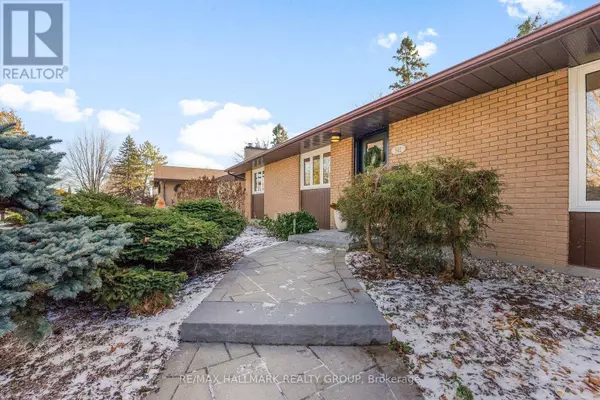 942 ELSETT DRIVE, Ottawa, ON K1G2S9