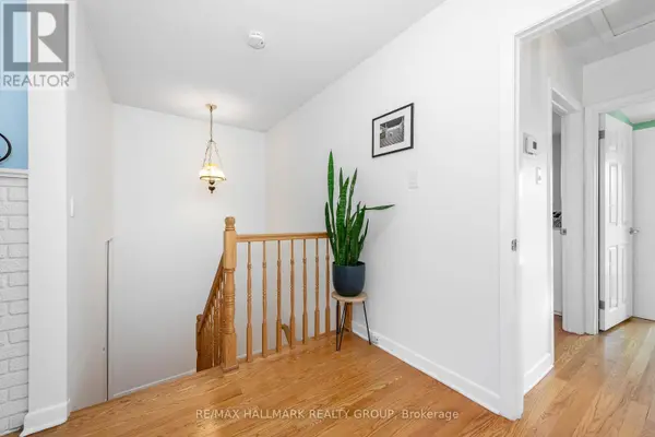 20 MULVAGH AVENUE, Ottawa, ON K2E6M6